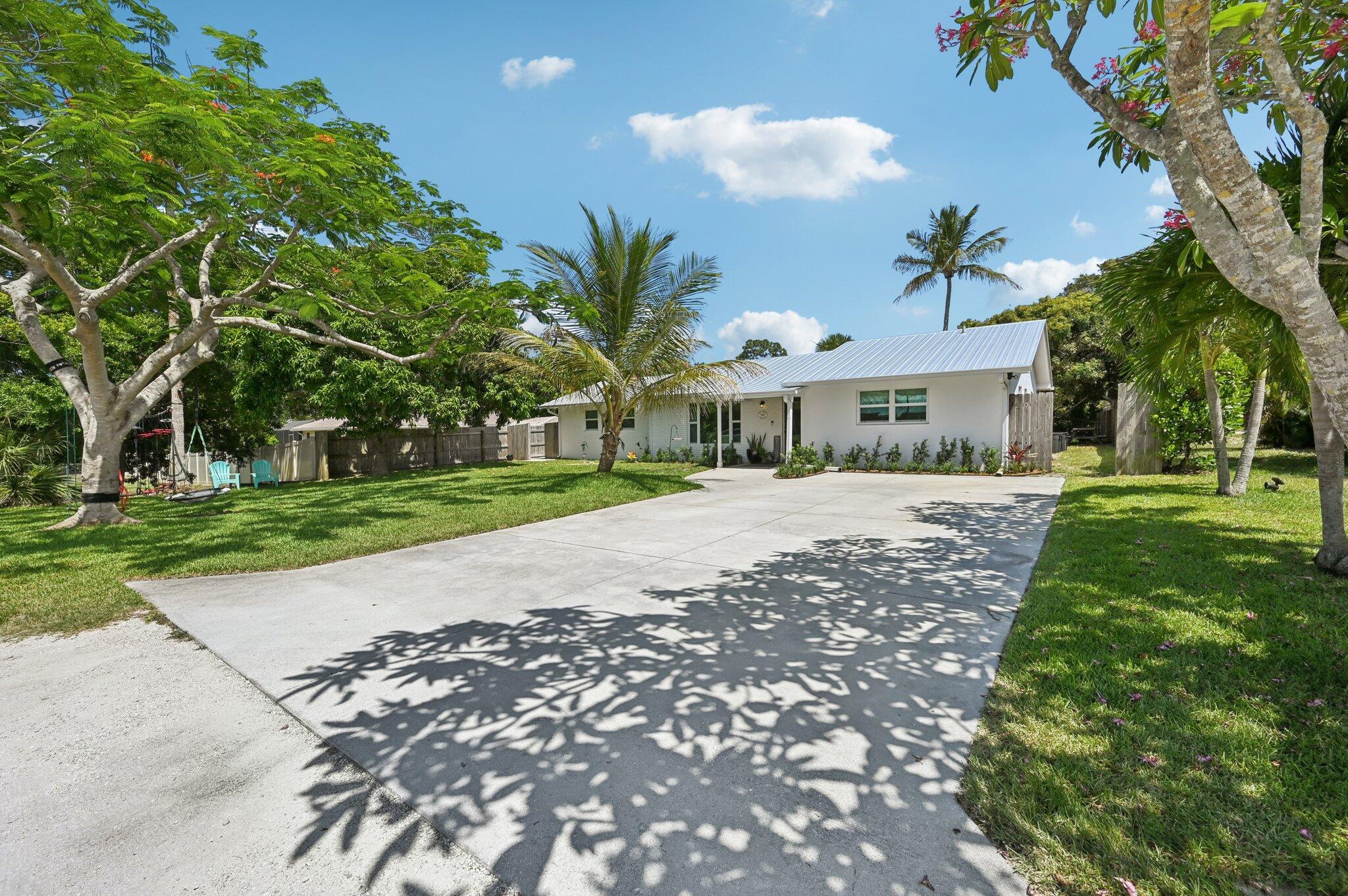 8888 SE Rigdon Way, Hobe Sound, FL, 33455/$620,000 3 8888 SE Rigdon Way