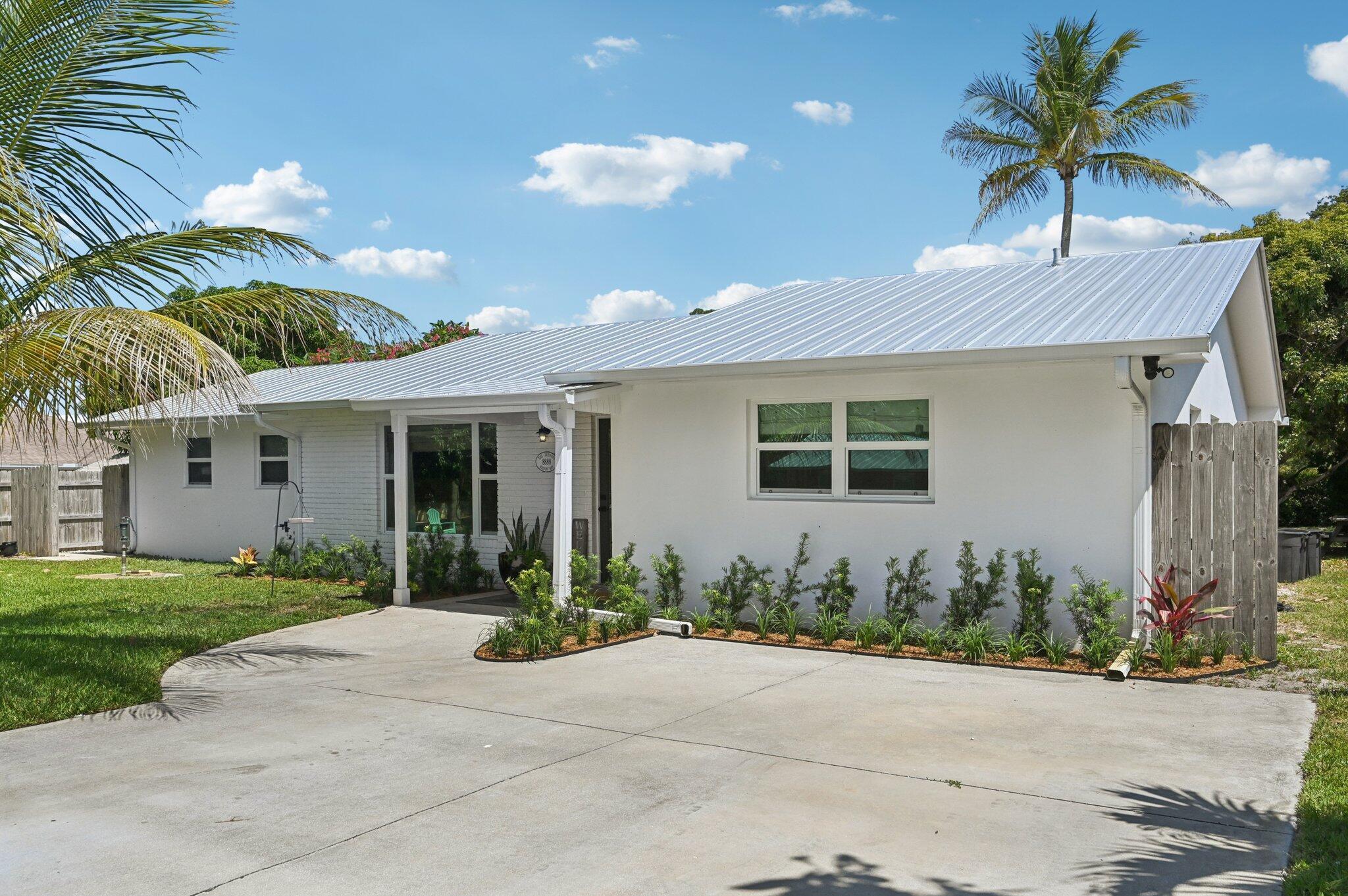 8888 SE Rigdon Way, Hobe Sound, FL, 33455/$620,000 1 8888 SE Rigdon Way