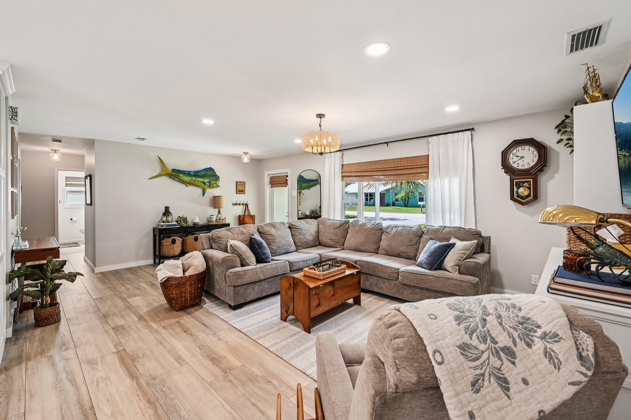 8888 SE Rigdon Way, Hobe Sound, FL, 33455/$620,000 4 8888 SE Rigdon Way