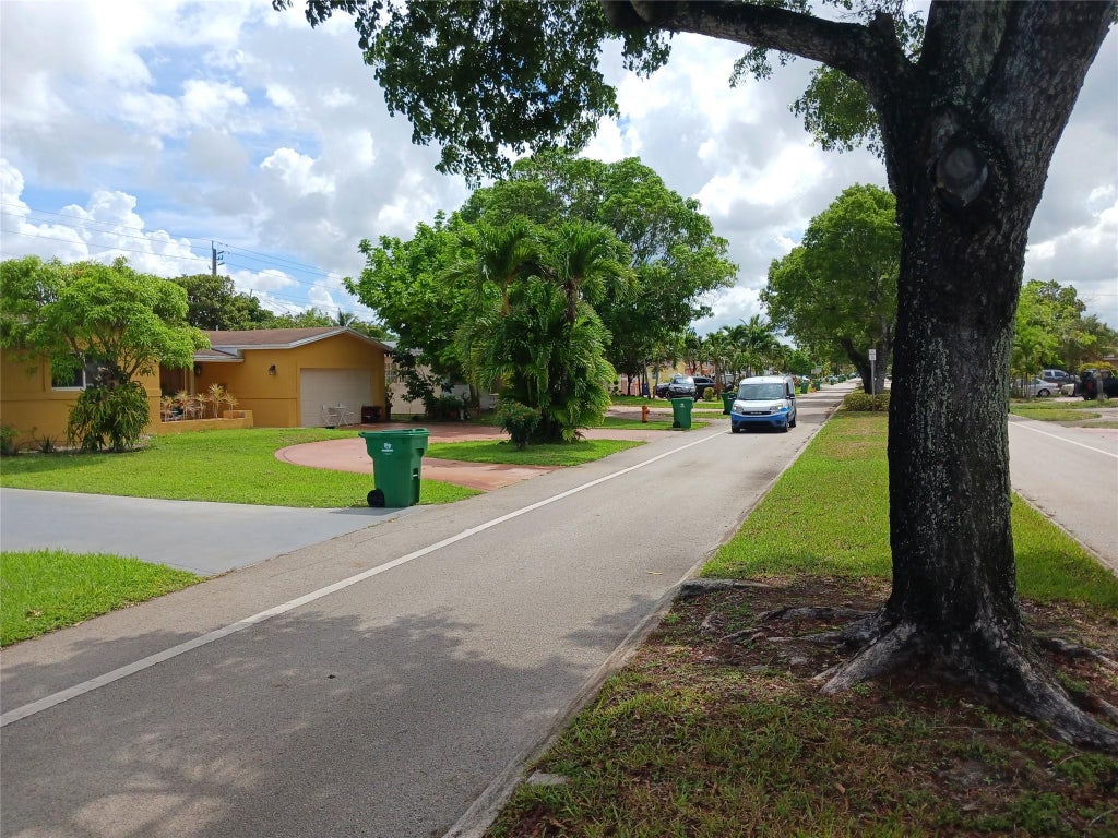 Photo of 7757 SE EMBASSY Boulevard, Miramar, FL 33023 (MLS # B26054500)