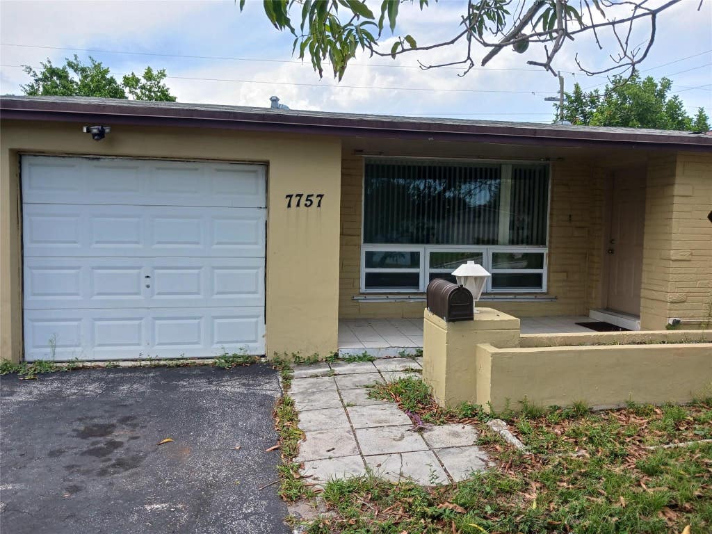 Photo of 7757 SE EMBASSY Boulevard, Miramar, FL 33023 (MLS # B26054500)