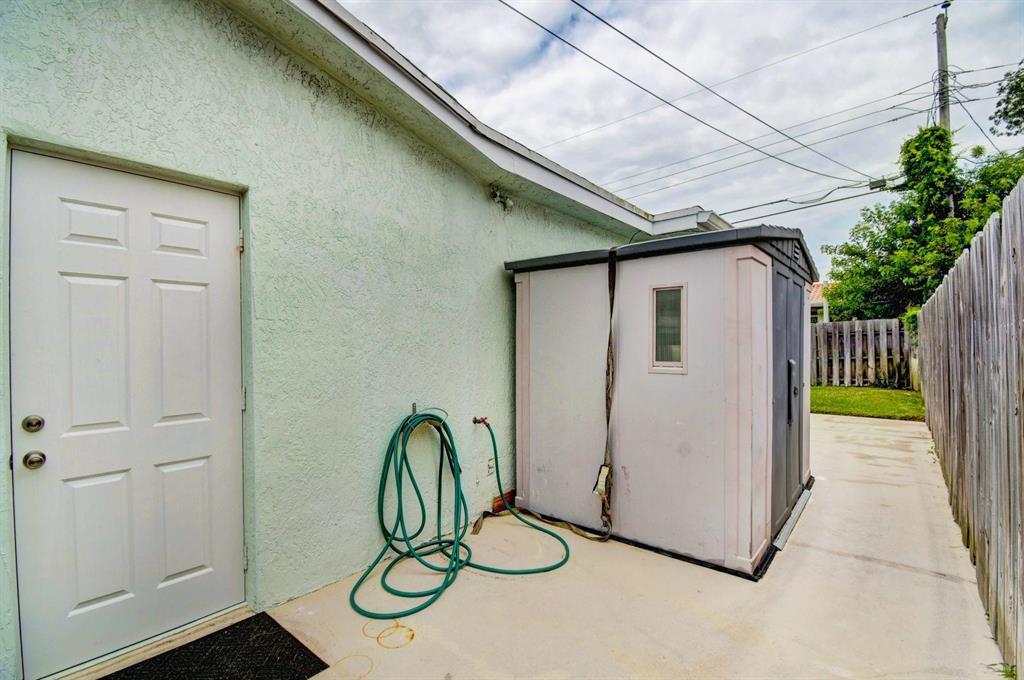 DEERFIELD BEACH ESTATES 3 - Residential