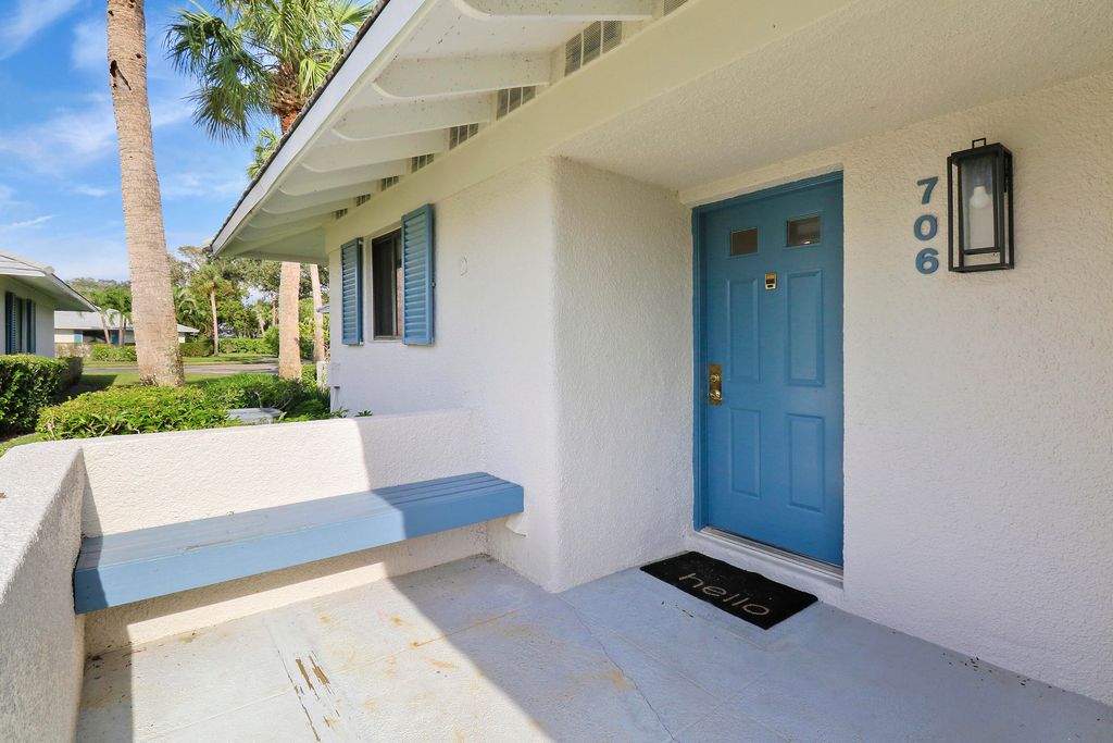 Photo of 706 Club Drive, Palm Beach Gardens, FL 33418 (MLS # B26026824)