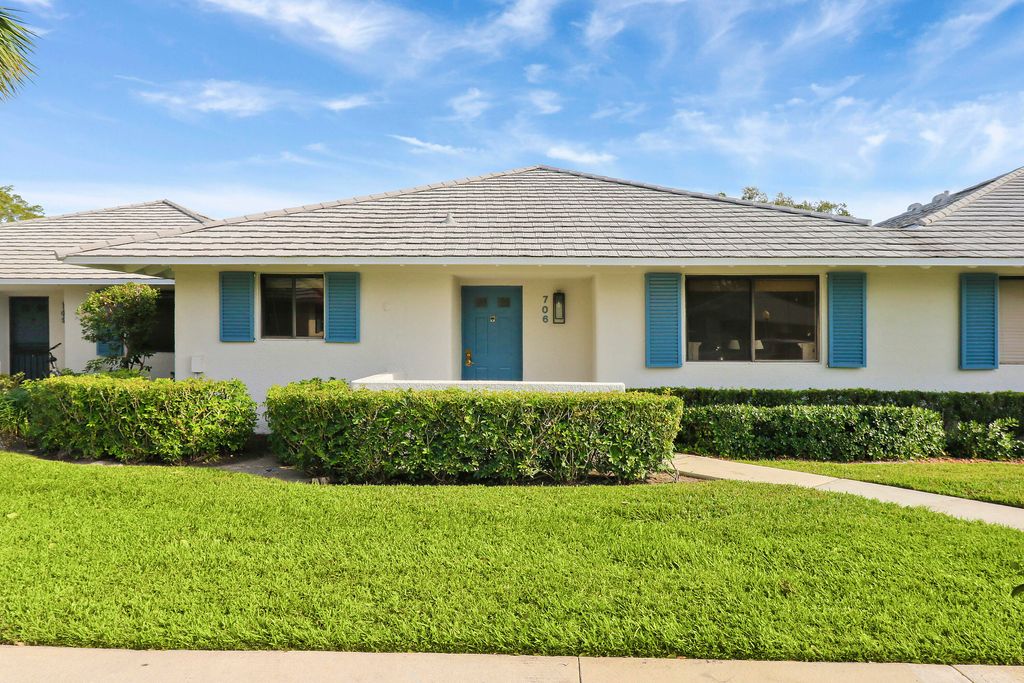 Photo of 706 Club Drive, Palm Beach Gardens, FL 33418 (MLS # B26026824)