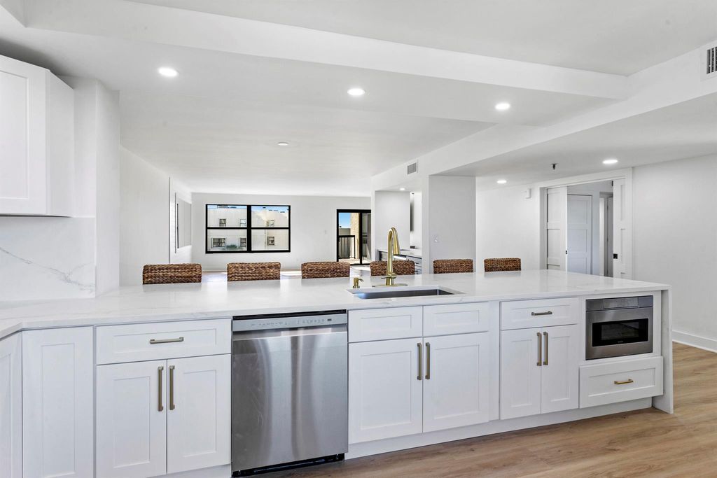 Photo of 372 Golfview Road #502, North Palm Beach, FL 33408 (MLS # R11072618)