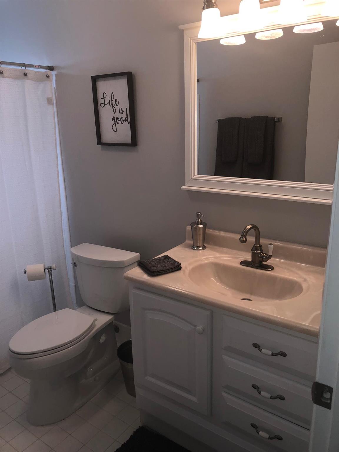 BEDFORD MEWS AT WELLINGTO - Residential Lease