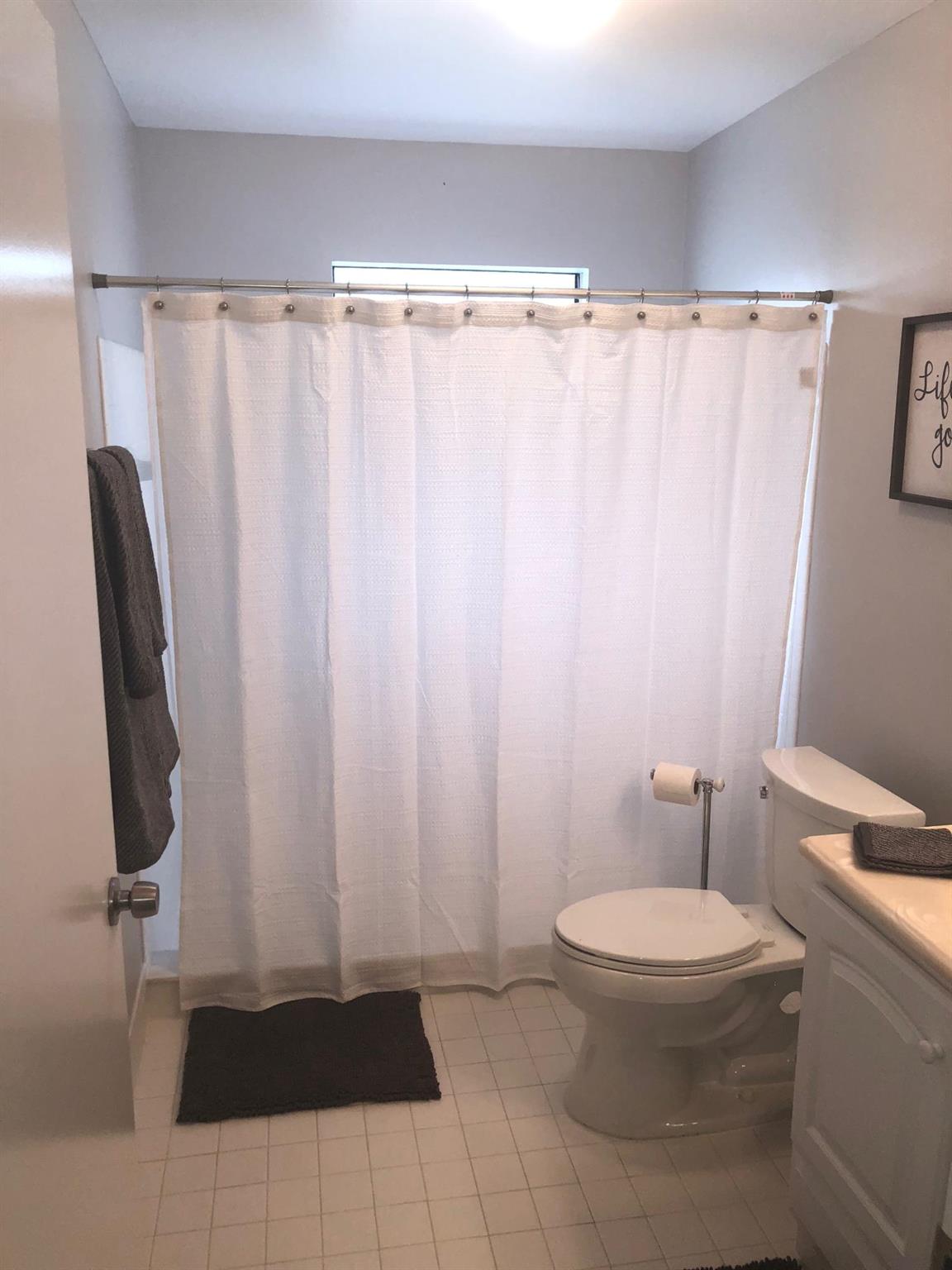 BEDFORD MEWS AT WELLINGTO - Residential Lease