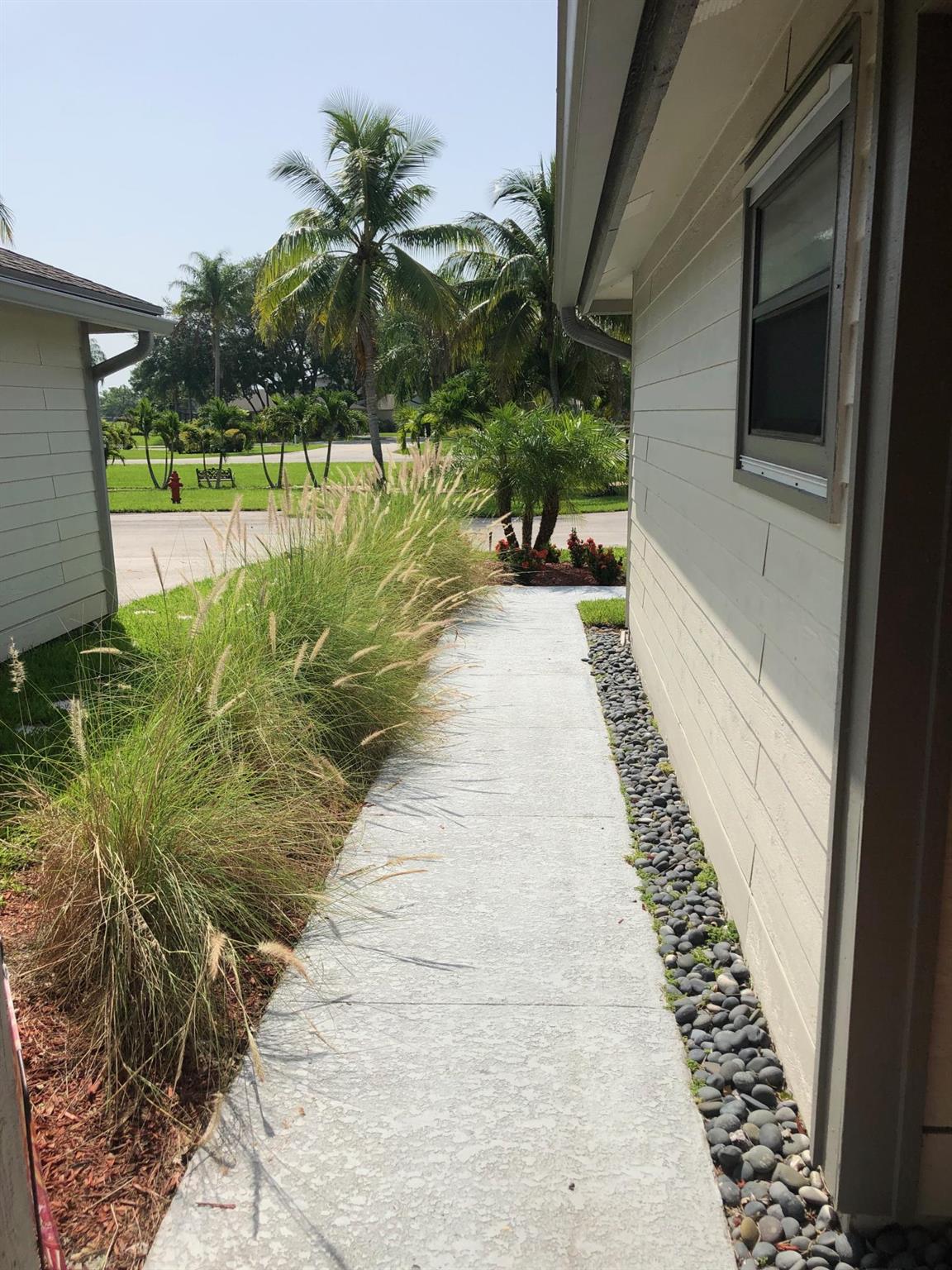 BEDFORD MEWS AT WELLINGTO - Residential Lease