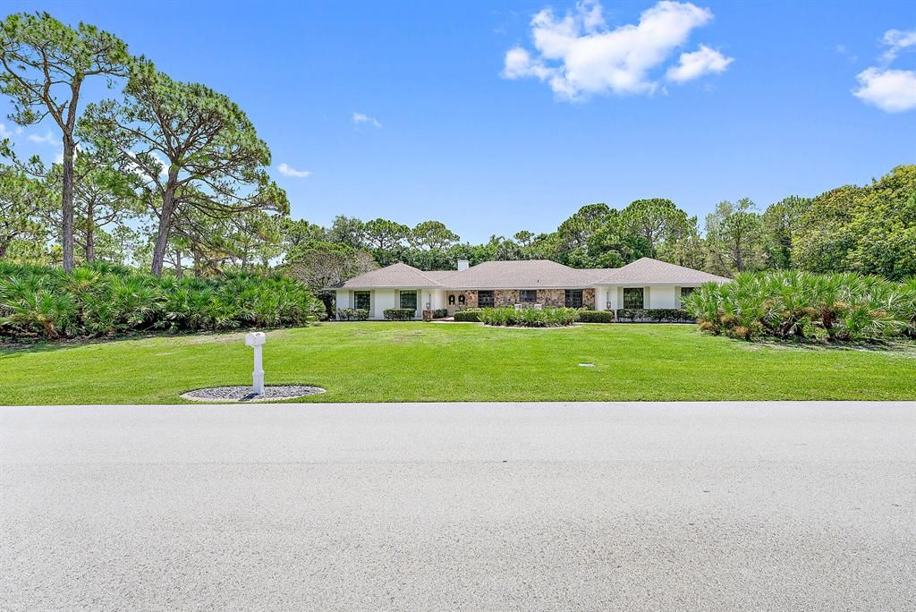 Photo of 6650 Imperial Woods Road, Jupiter, FL 33458 (MLS # R10883918)
