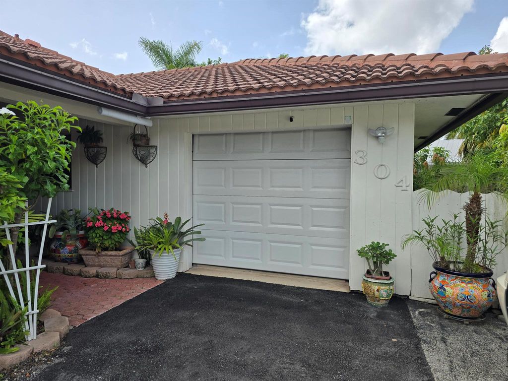 Photo of 304 Knob Hill Boulevard, Boca Raton, FL 33431 (MLS # R11097604)
