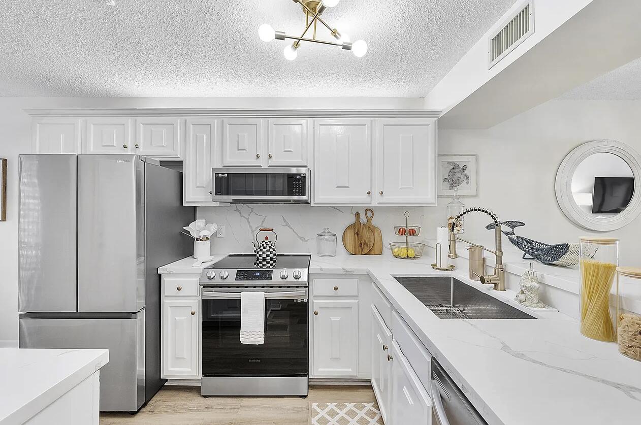 CORAL GATE II CONDO - Residential