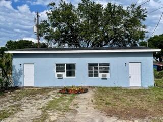 Renovated duplex with new kitchen floor freshly painted inside and out, stainless steel appliances. 2 new bathrooms. Ample parking in front.