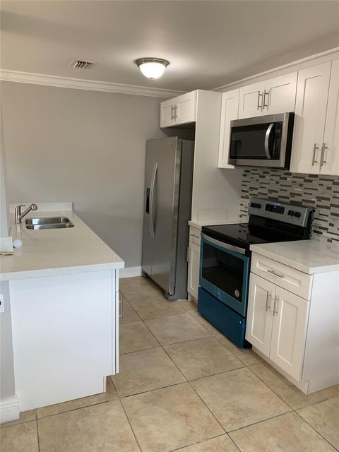 4111 Stirling Rd 401 Davie FL 33314