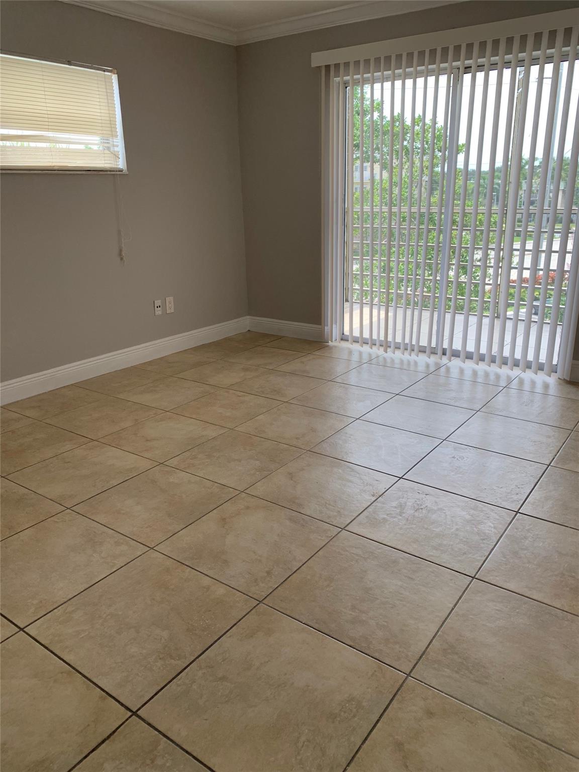 4111 Stirling Rd 401