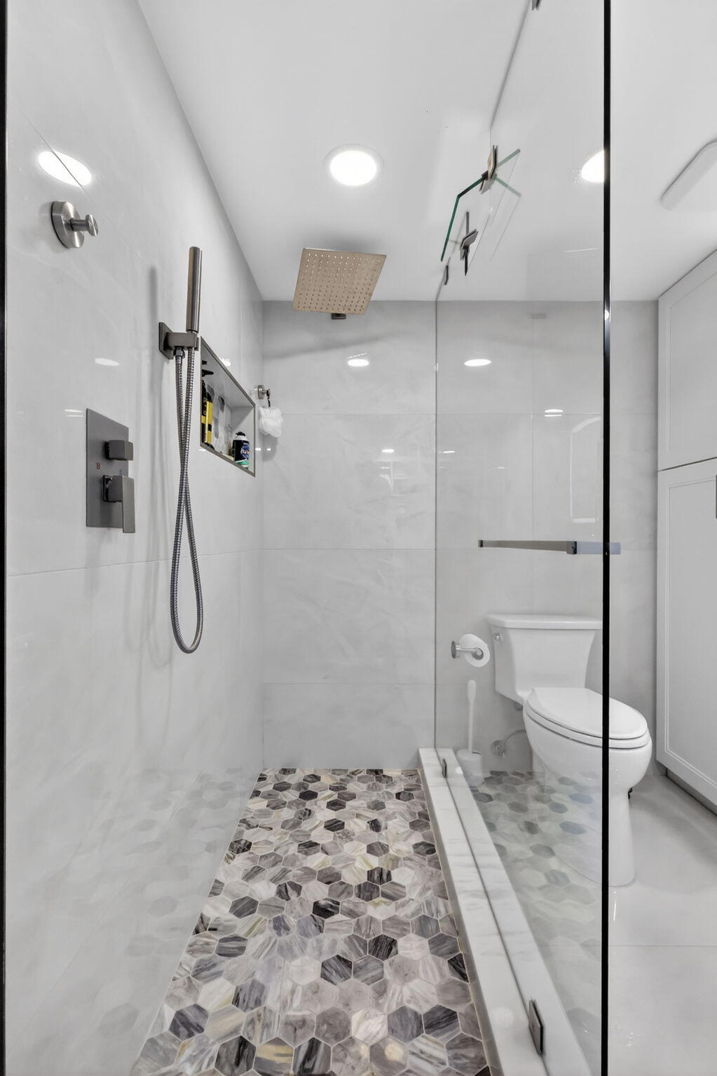 HARBOUR EAST HOUSE CONDO - Residential