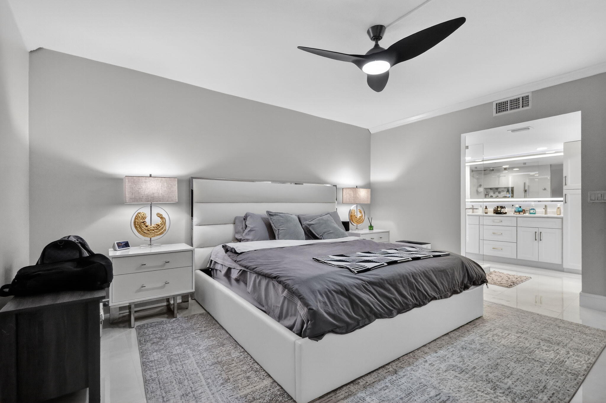 HARBOUR EAST HOUSE CONDO - Residential