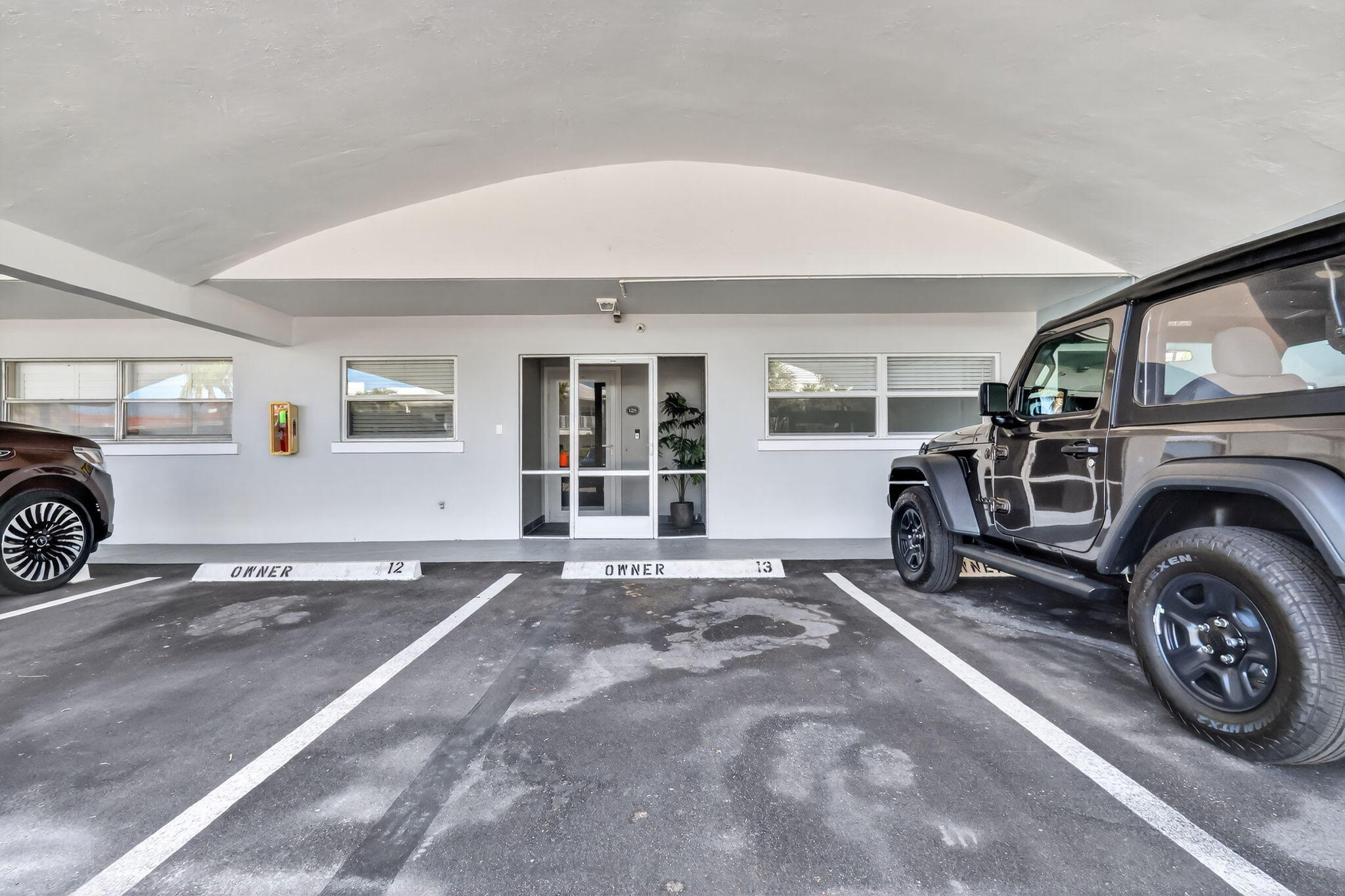 HARBOUR EAST HOUSE CONDO - Residential