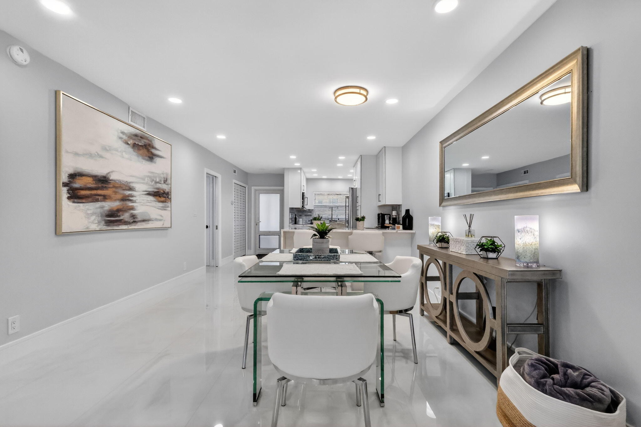 HARBOUR EAST HOUSE CONDO - Residential