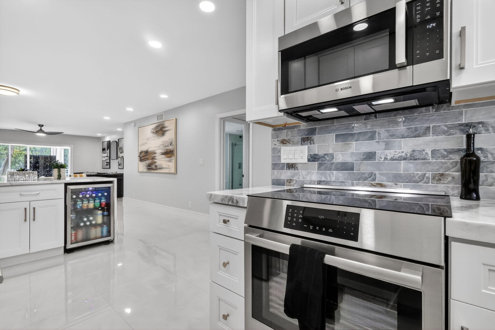 HARBOUR EAST HOUSE CONDO - Residential