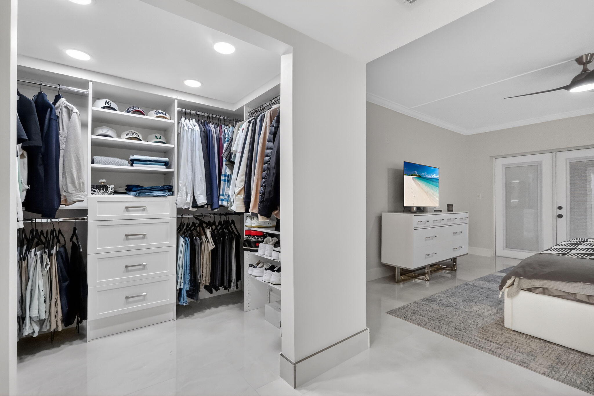 HARBOUR EAST HOUSE CONDO - Residential