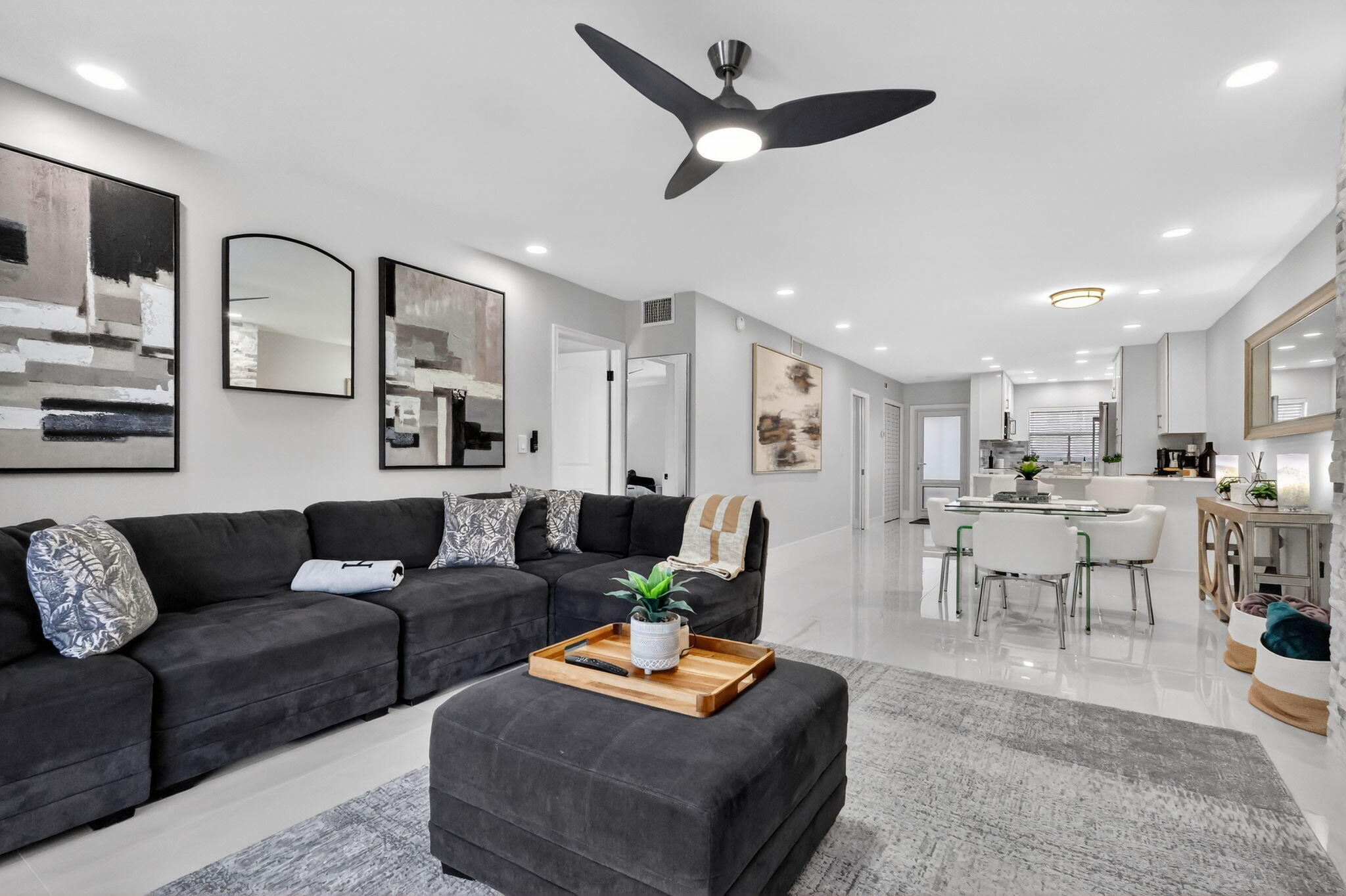 HARBOUR EAST HOUSE CONDO - Residential