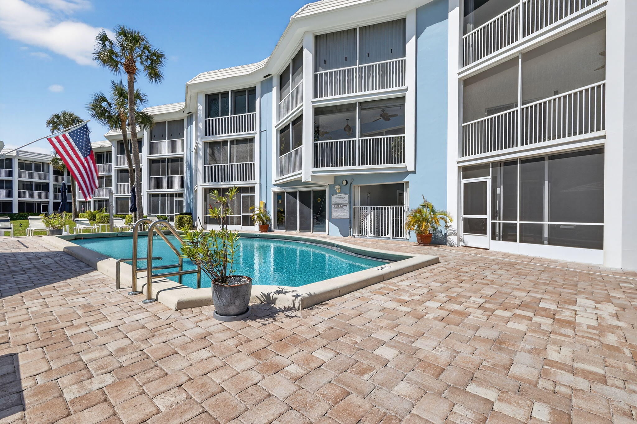 HARBOUR EAST HOUSE CONDO - Residential