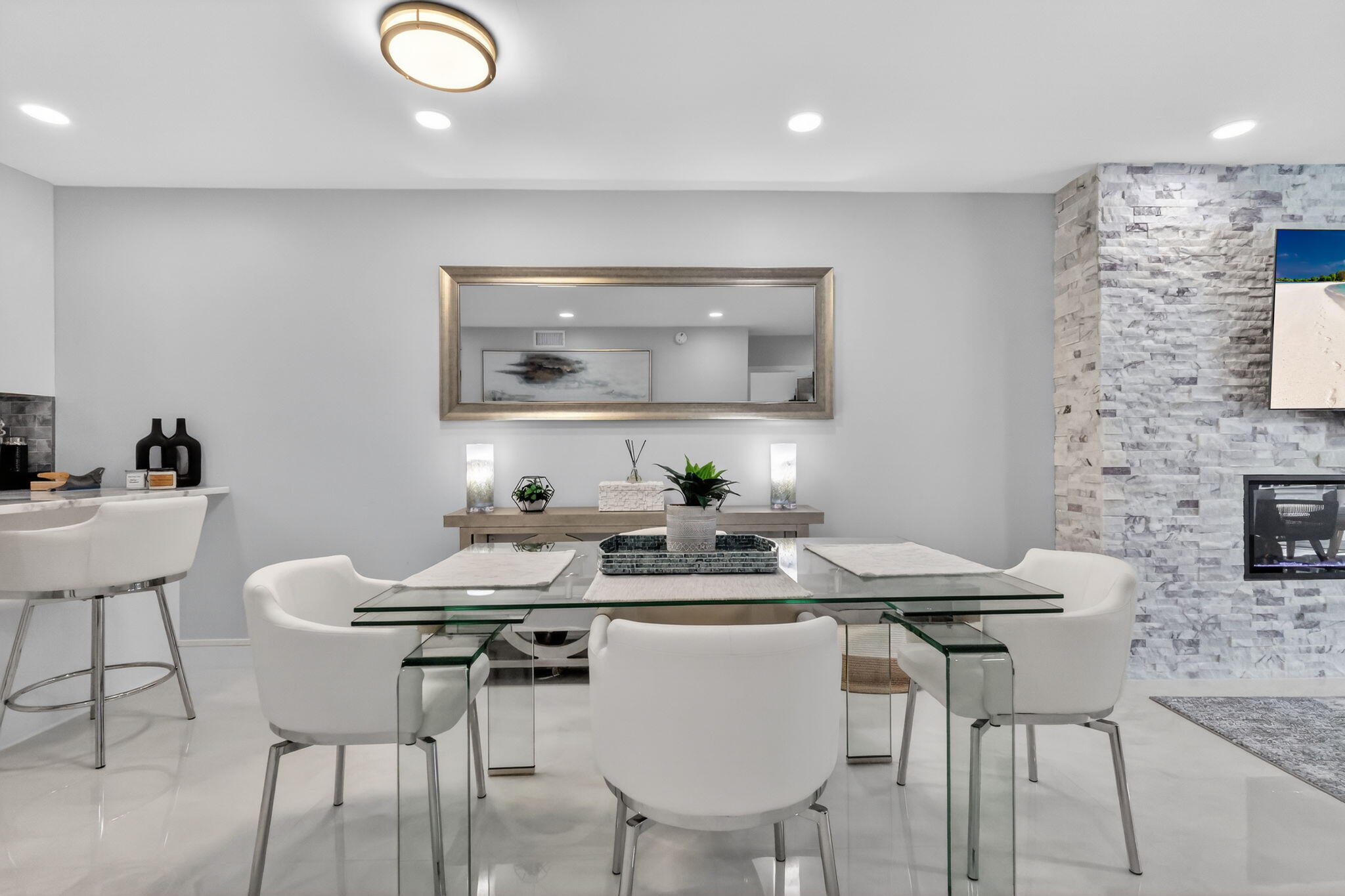 HARBOUR EAST HOUSE CONDO - Residential