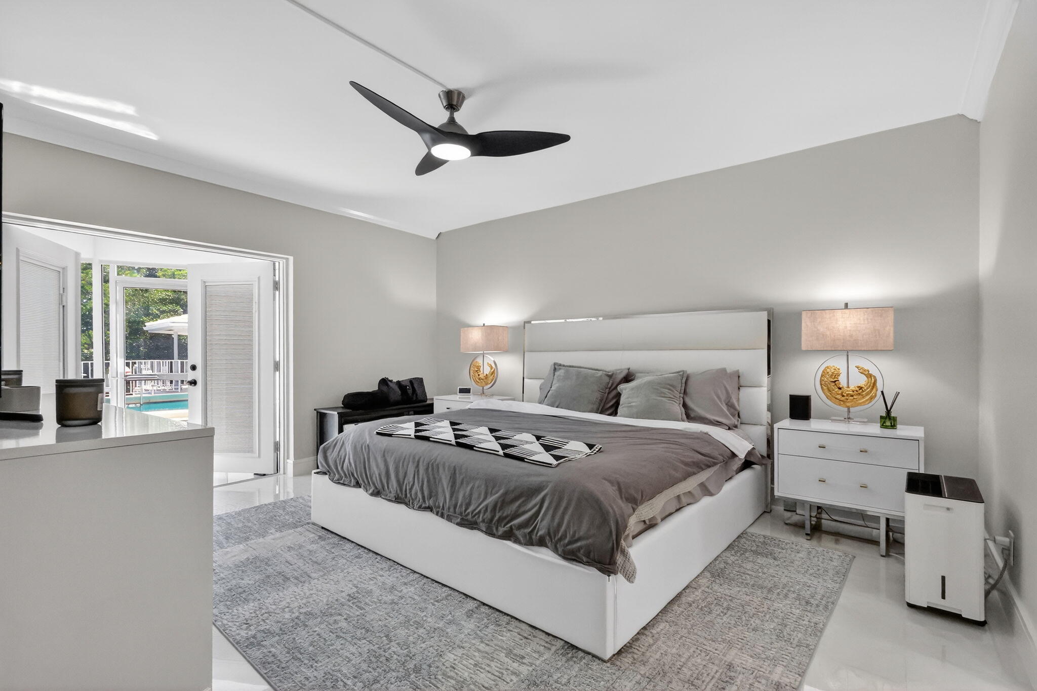 HARBOUR EAST HOUSE CONDO - Residential