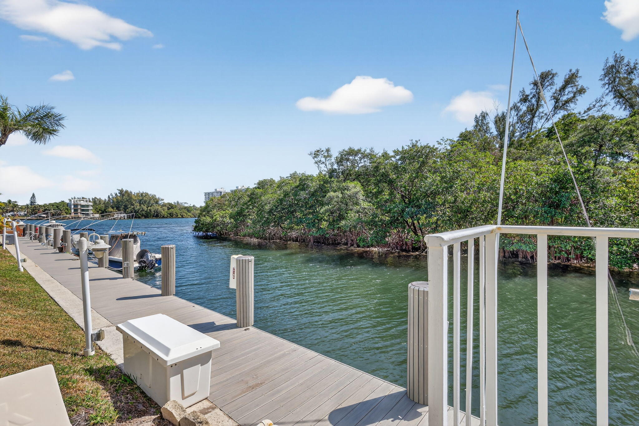 HARBOUR EAST HOUSE CONDO - Residential