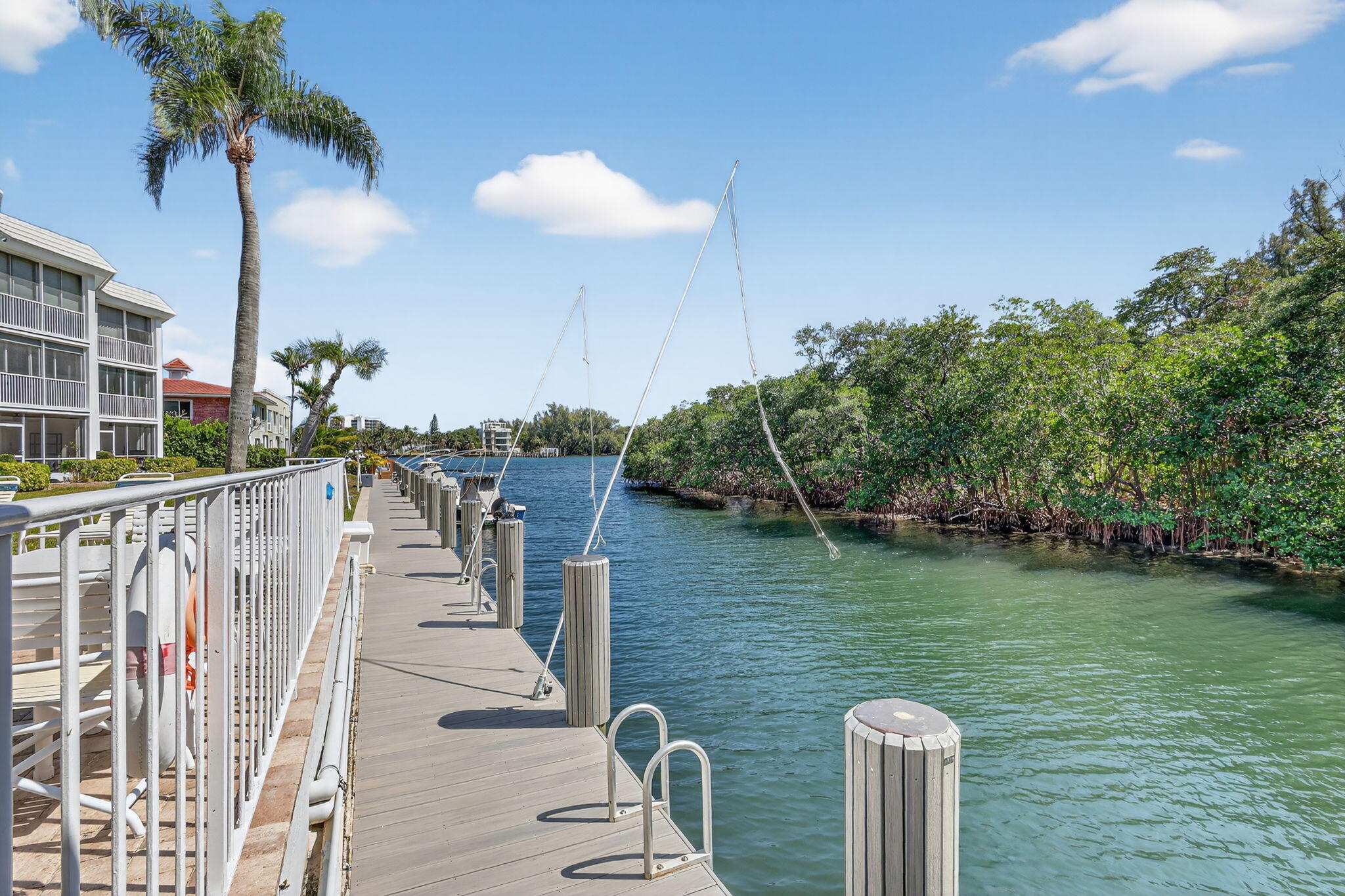 HARBOUR EAST HOUSE CONDO - Residential