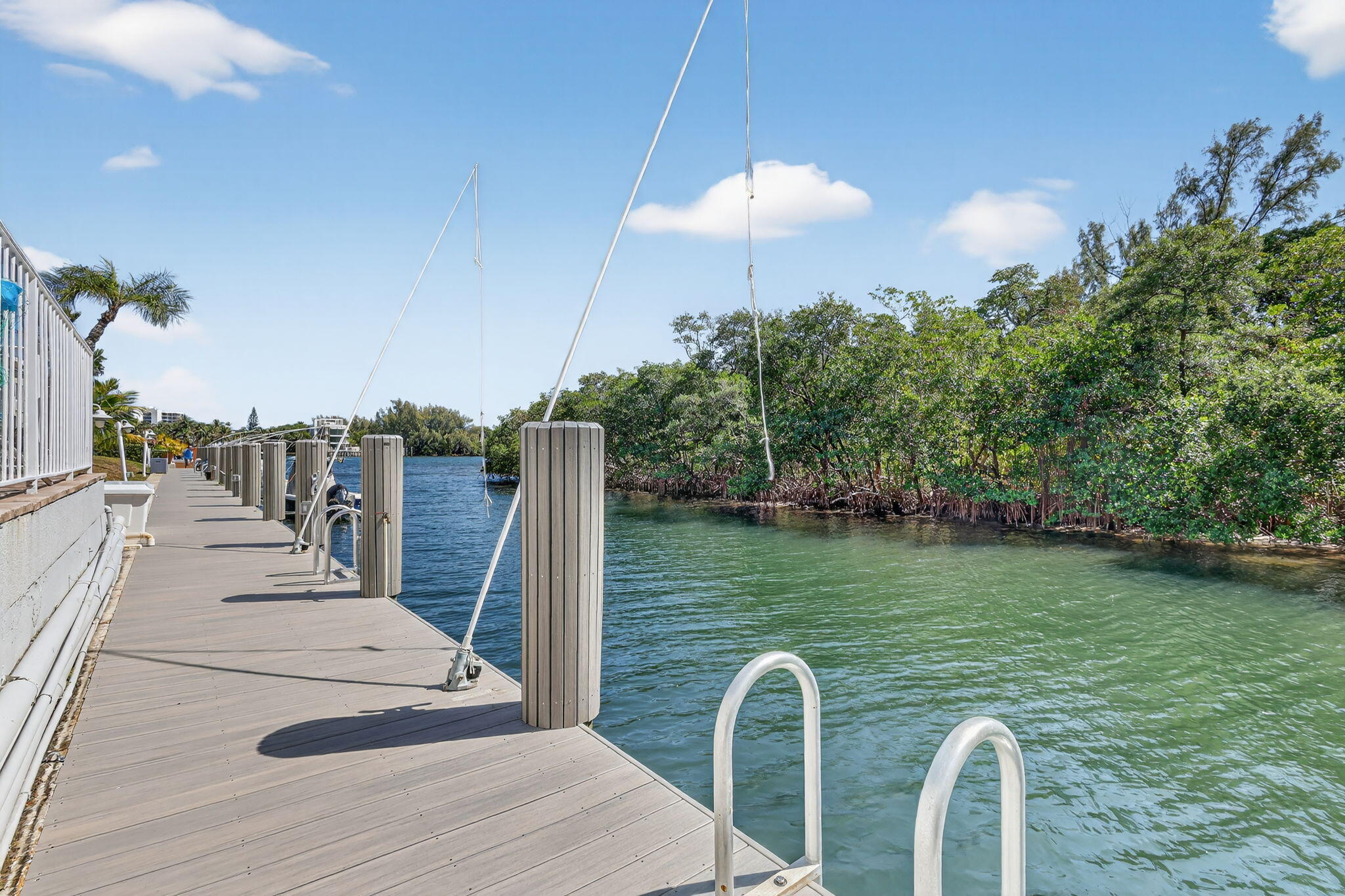 HARBOUR EAST HOUSE CONDO - Residential