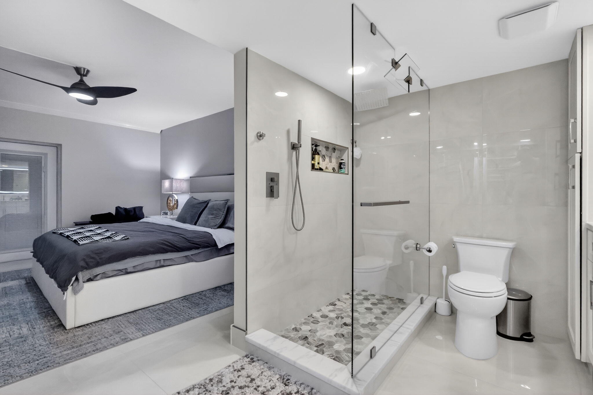 HARBOUR EAST HOUSE CONDO - Residential