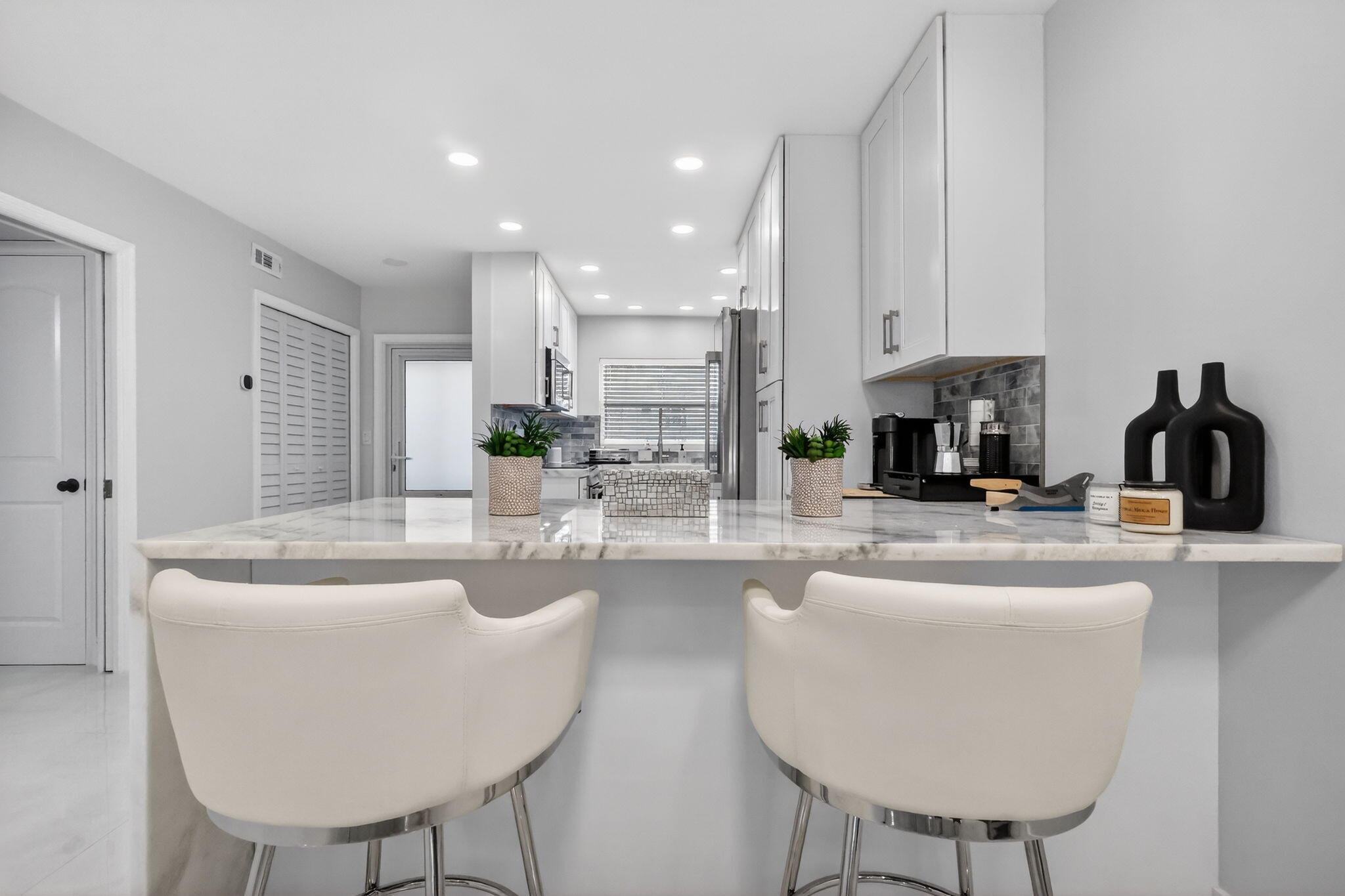 HARBOUR EAST HOUSE CONDO - Residential