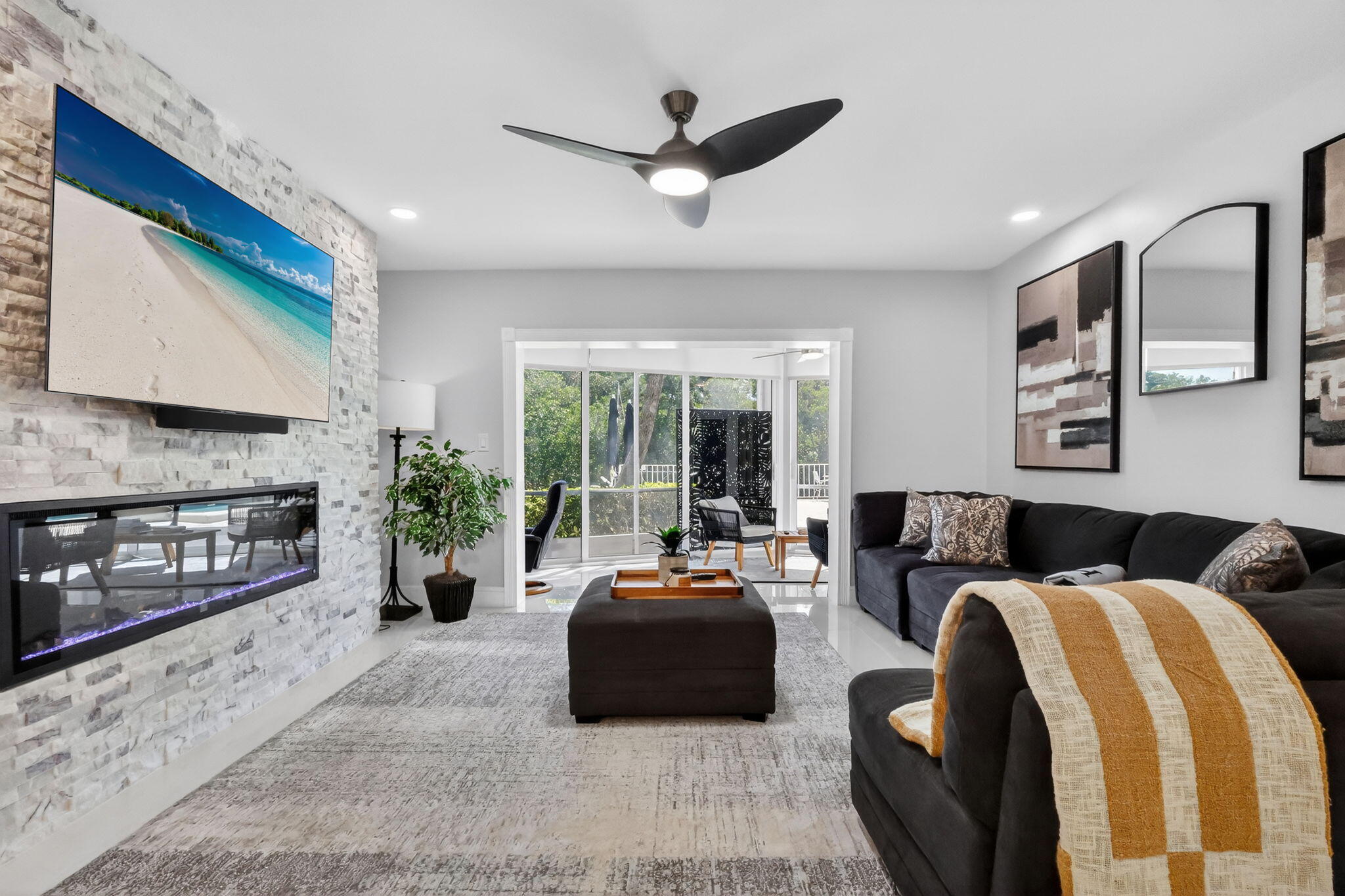 HARBOUR EAST HOUSE CONDO - Residential