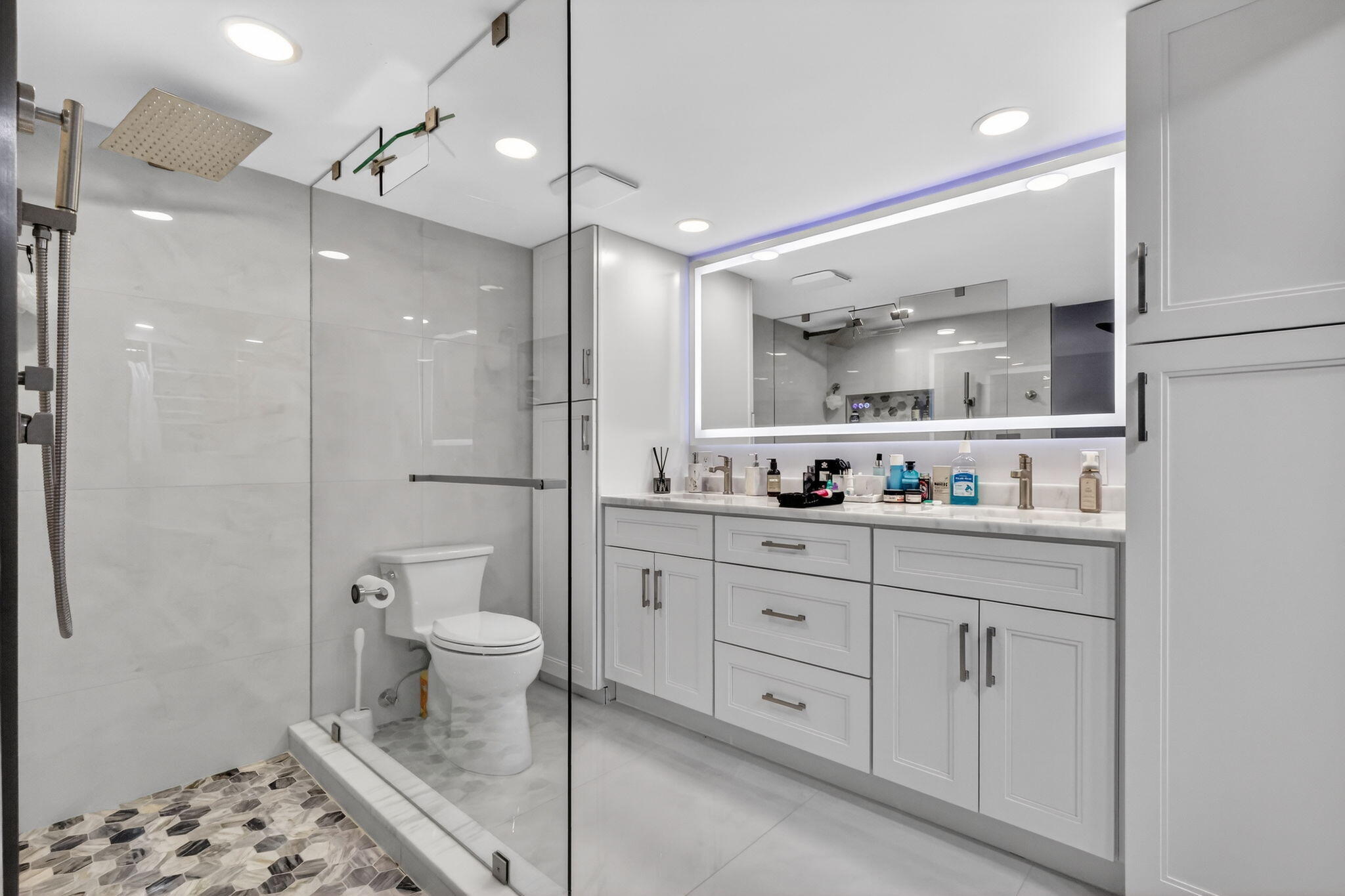 HARBOUR EAST HOUSE CONDO - Residential