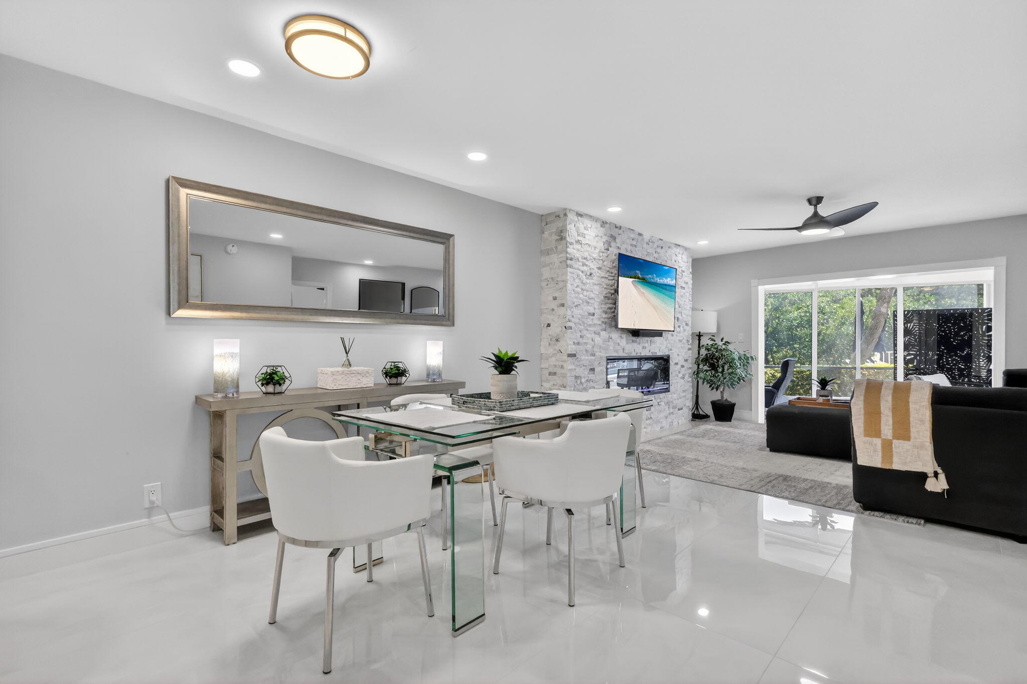 HARBOUR EAST HOUSE CONDO - Residential