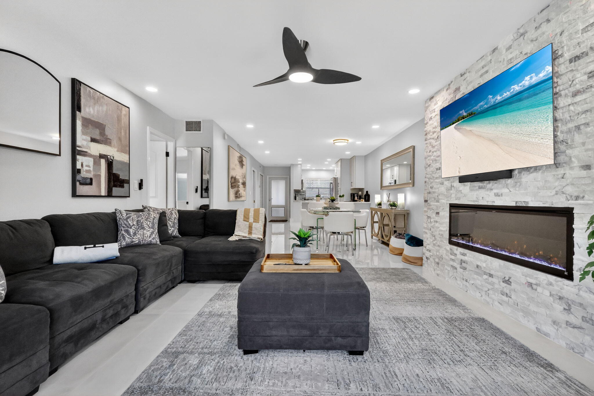 HARBOUR EAST HOUSE CONDO - Residential