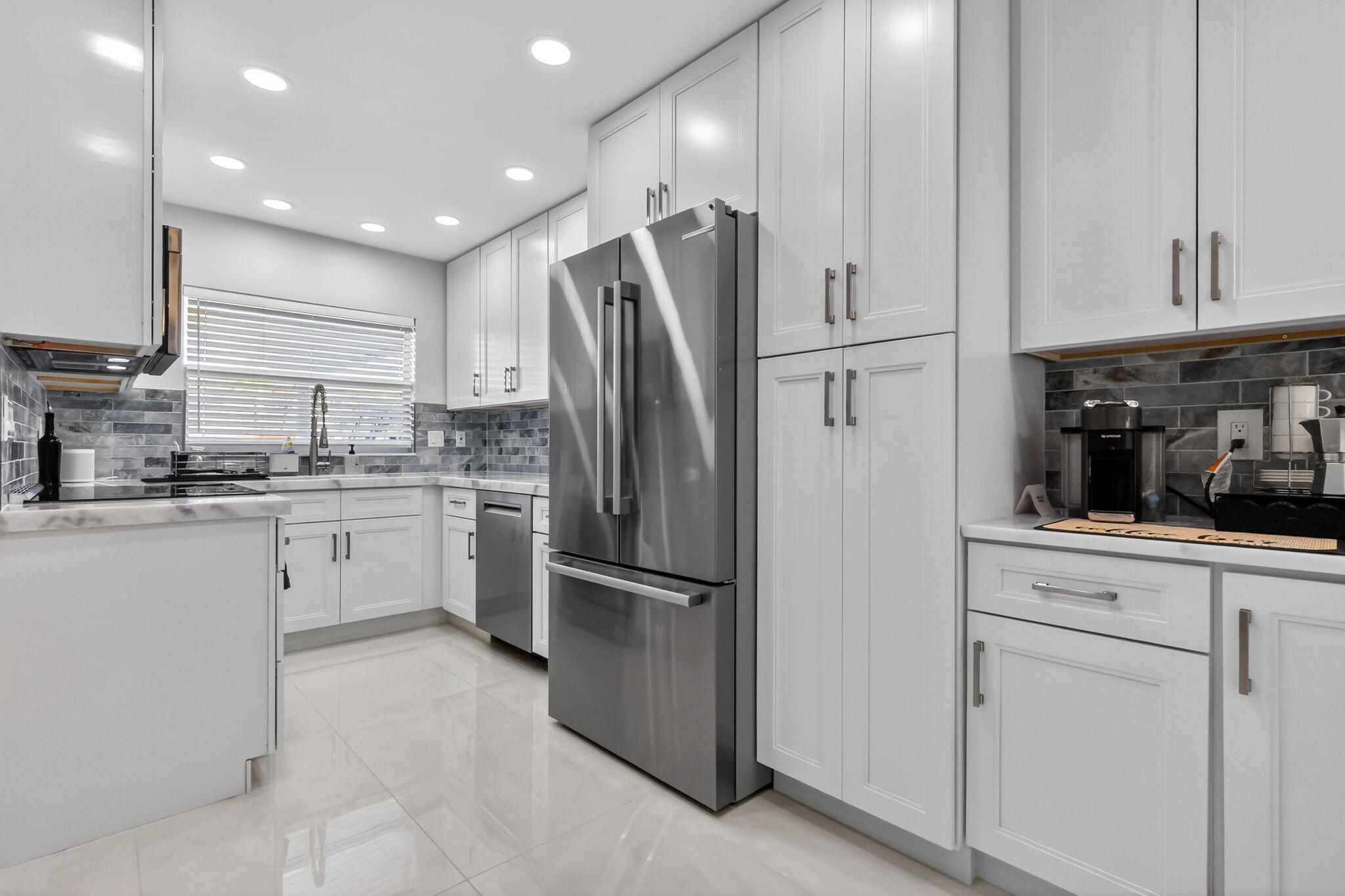 HARBOUR EAST HOUSE CONDO - Residential