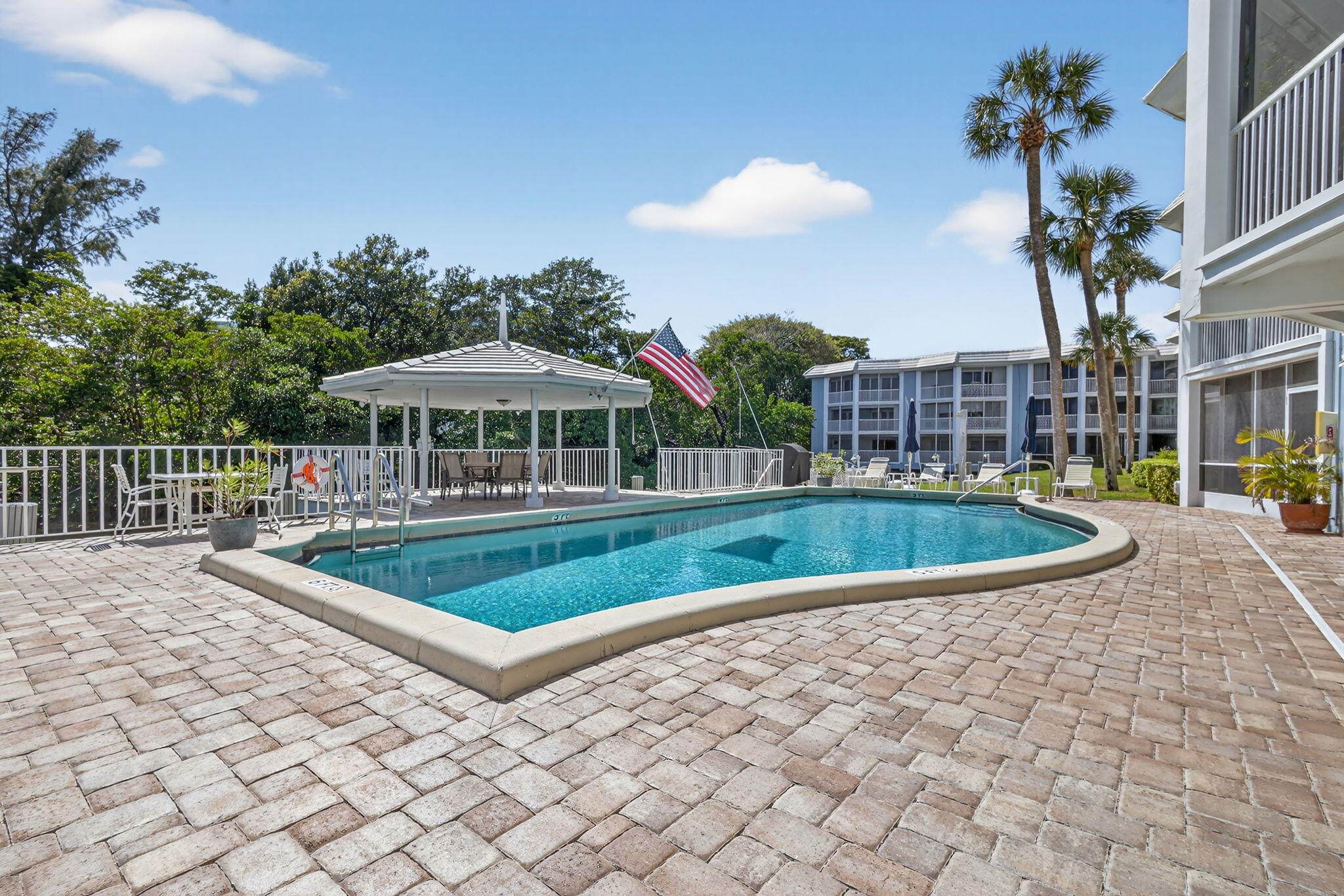 HARBOUR EAST HOUSE CONDO - Residential