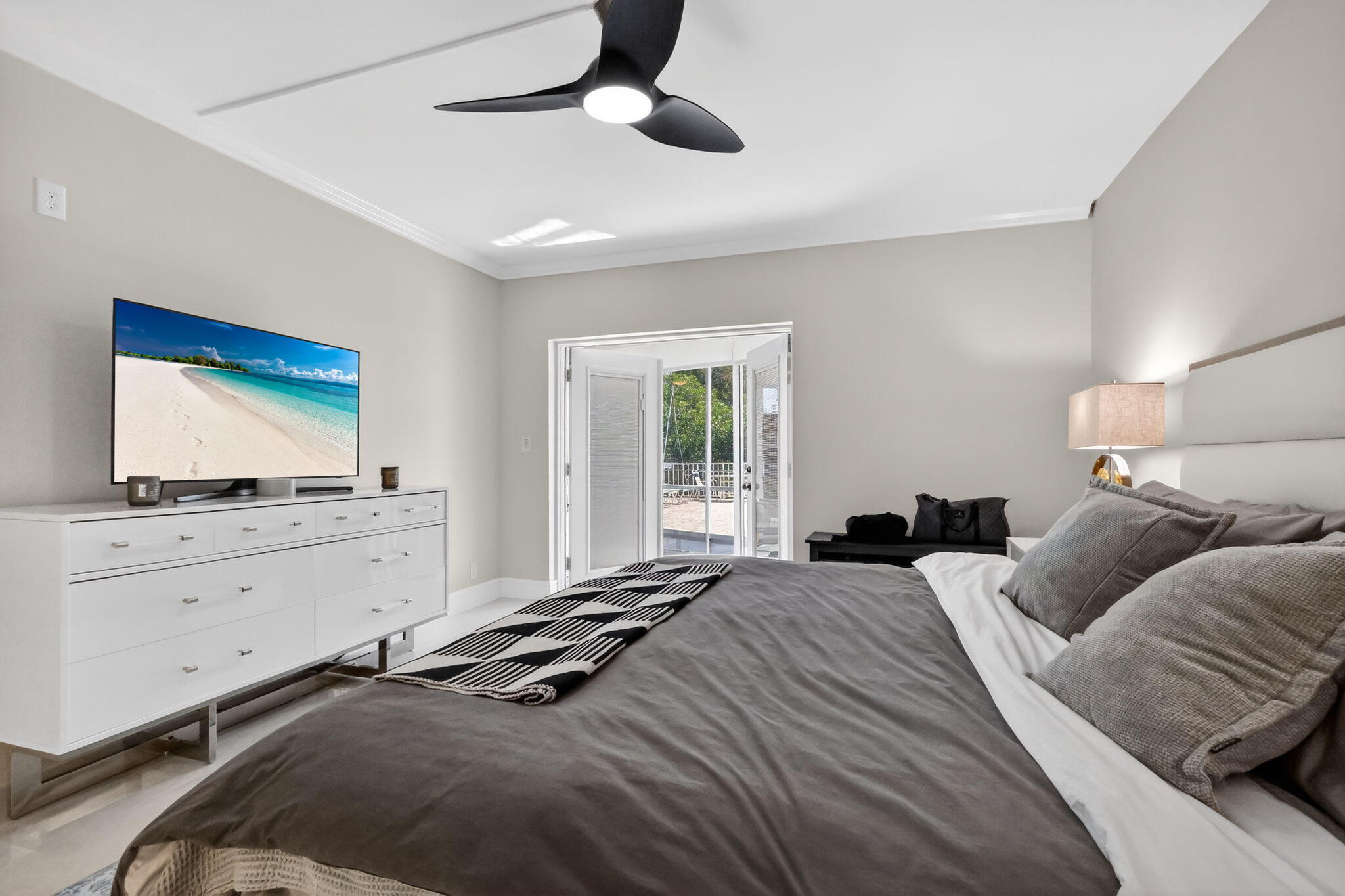 HARBOUR EAST HOUSE CONDO - Residential