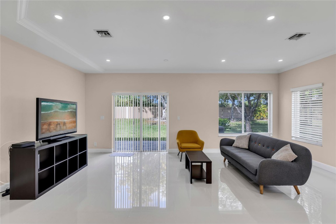 1245 SW 48th Terrace