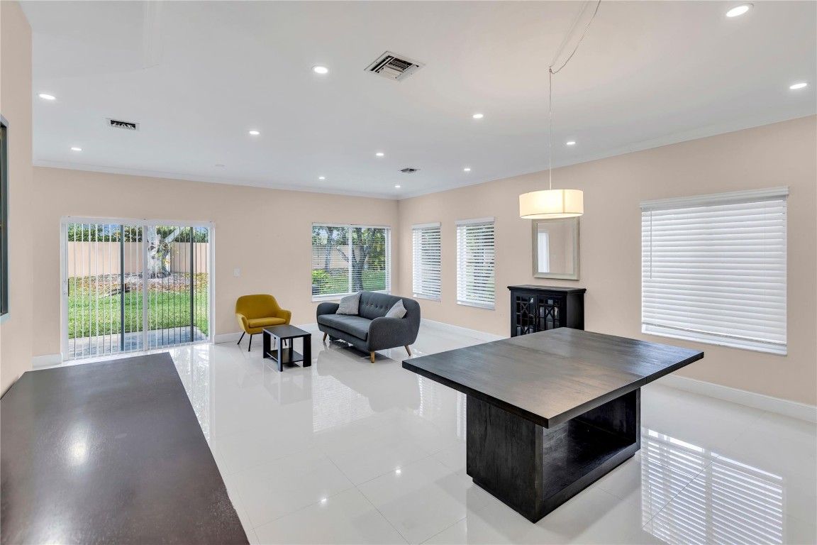 1245 SW 48th Terrace