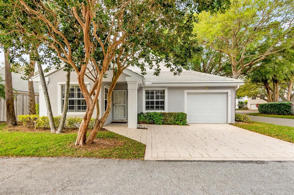 Photo of 1 Commanders Drive, Palm Beach Gardens, FL 33418 (MLS # R10697139)