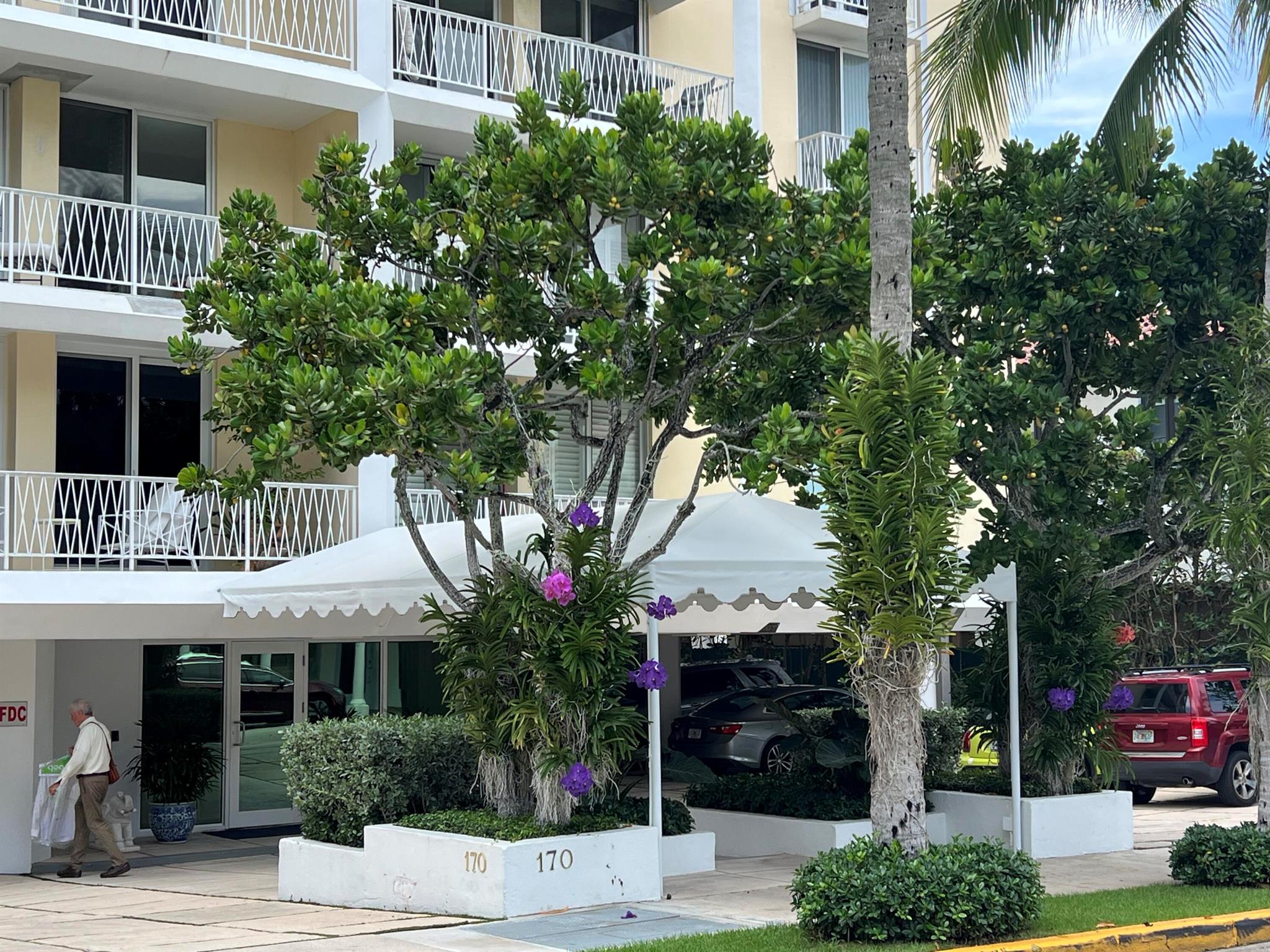 EVERGLADES PLAZA CONDO - Residential Lease