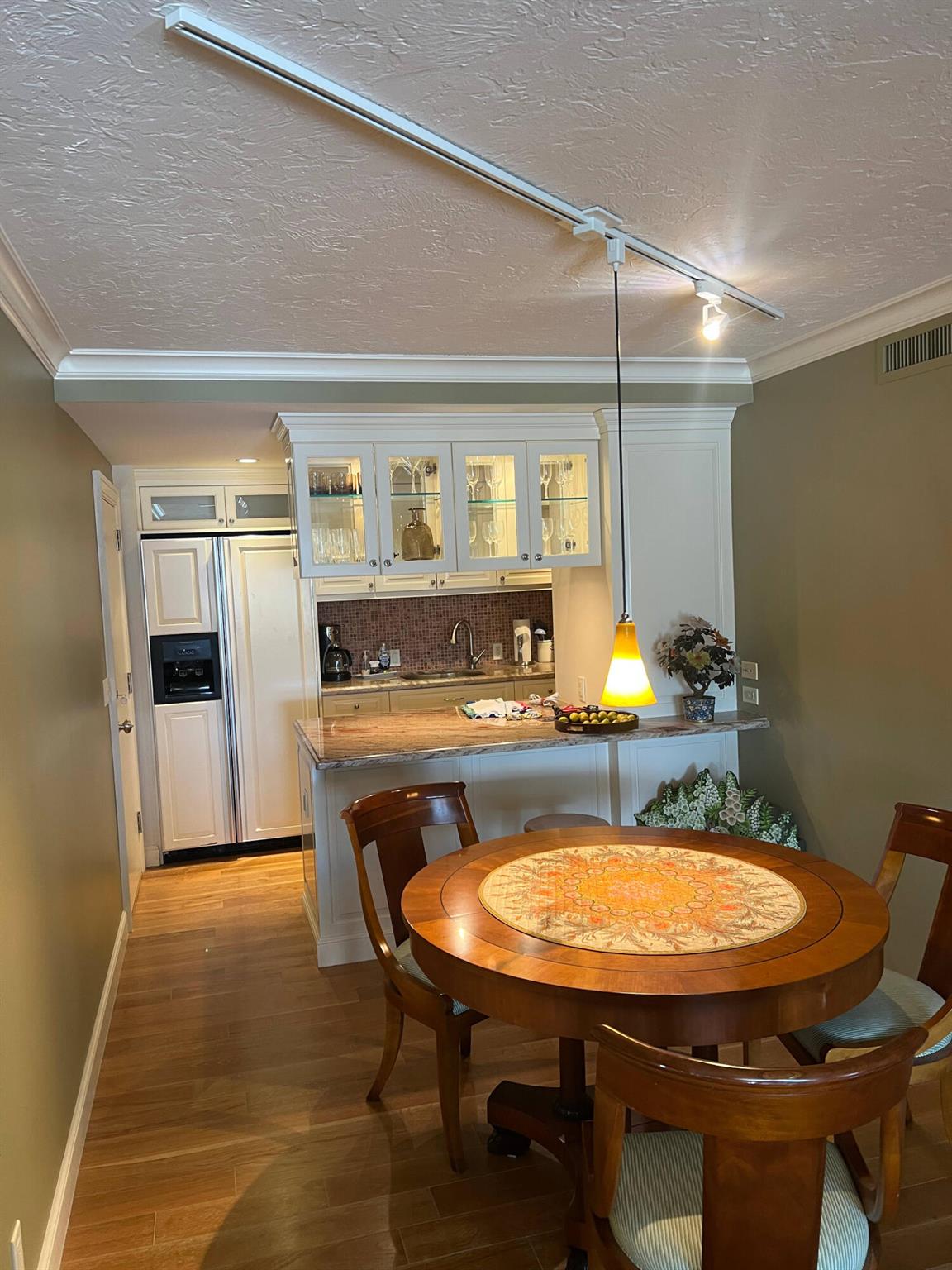 EVERGLADES PLAZA CONDO - Residential Lease