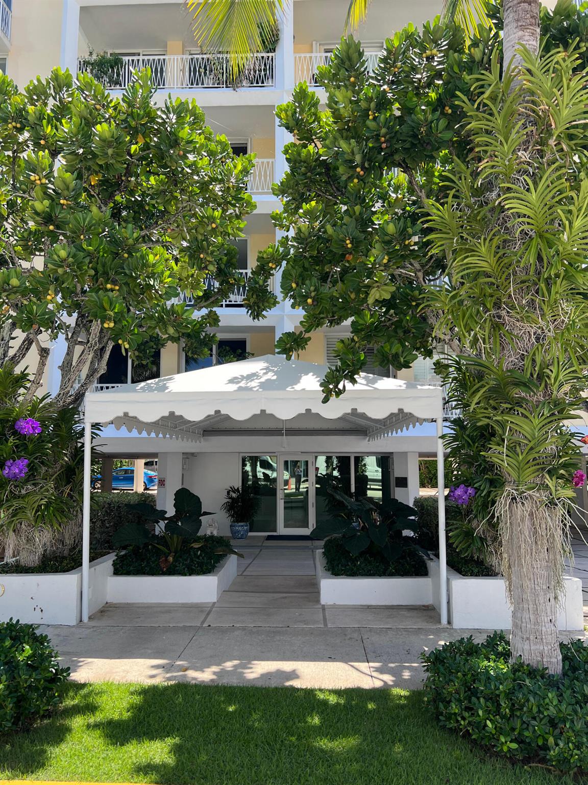 EVERGLADES PLAZA CONDO - Residential Lease