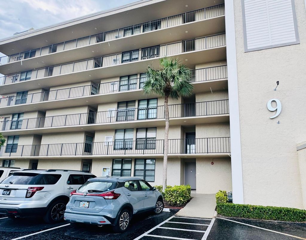 Photo of 9 Royal Palm Way #102, Boca Raton, FL 33432 (MLS # B26034846)
