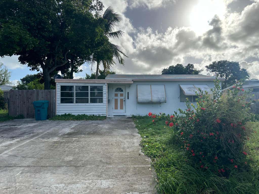 Photo of 3264 Ocean Parkway, Boynton Beach, FL 33435 (MLS # R11030691)