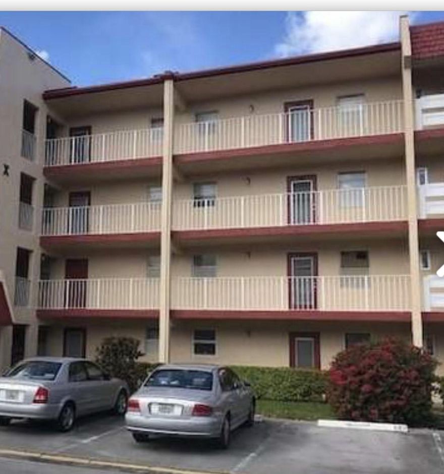 An Immaculate 2 Bed 2 Bath Condo with Laminate Floors through-out, Clean As A Whistle and Ready to Move-In, You Could Eat Off The Floors Day One. Come And See Today! !!!This is a 55+ Community Please do no contact if Clients are under the Age of 55!!!!