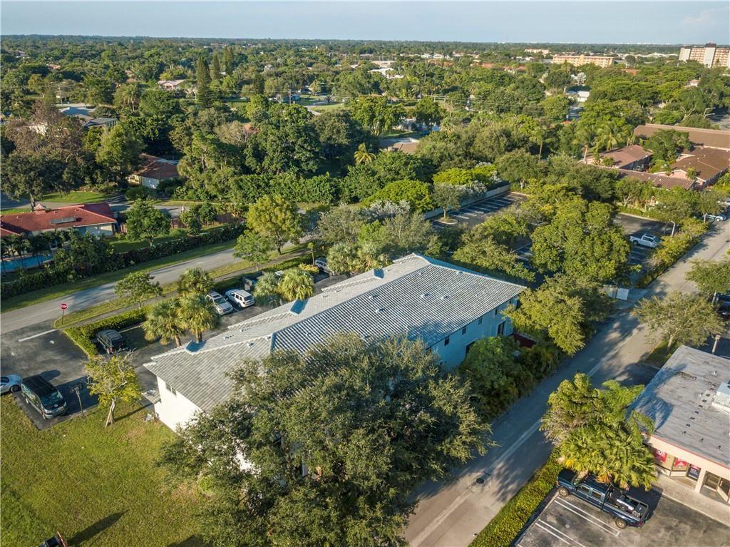 TOWNHOMES OF CAPRI ISLES - Residential